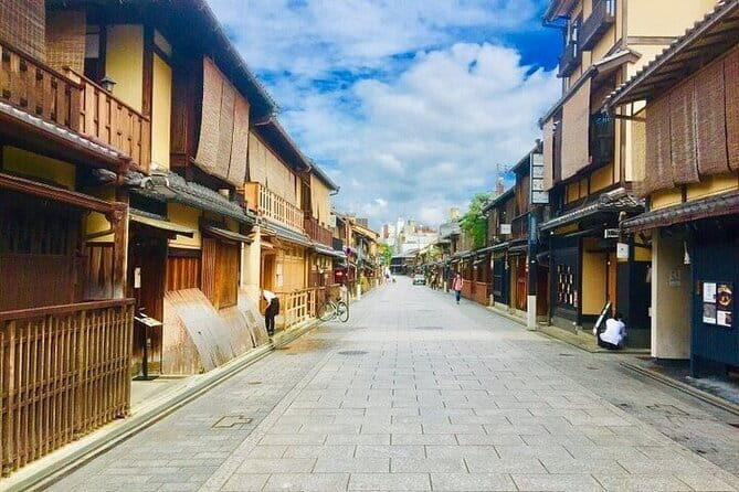Private Walking Tour in the Arashiyama Bamboo Forest with Guide - Stop 3: Tenryu-ji Temple, indoors and outdoors, plus koi pond viewing