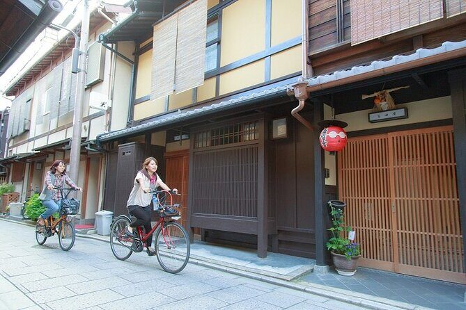 Start from Kyoto Station: Early Morning E-Bike Tour with Kyotoite - Included e-bike gear: the little things that save your trip