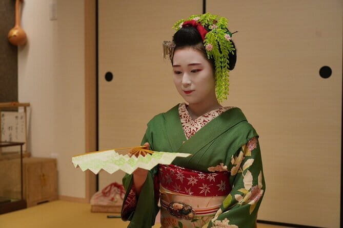 The Art of Geisha: Exclusive Show & Gion Walking Tour - The tea and snacks break: comfort with context