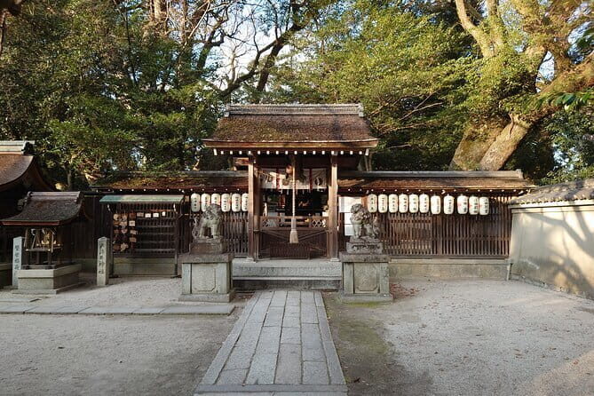 The Way of Tea: Kyoto Crafts, Hidden Temples & Wabi-Sabi Walk - Group Size, Timing, and Comfort Tips for a 3.5-Hour Walk