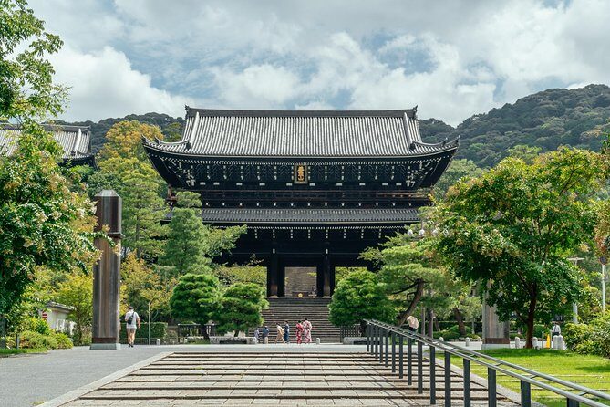 Treasures of Kyoto: Geishas & Traditions Private Tour - Quick hits before you go